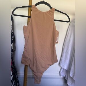 SKIMS Sleeveless Scoop Neck Bodysuit - Tan